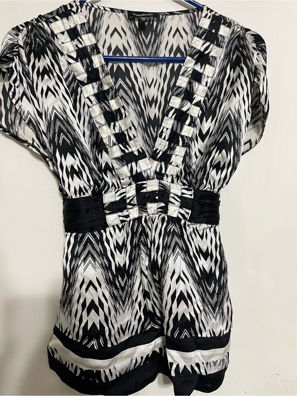 Y2k bebe Black and White Printed V-Neck Swim Coverup